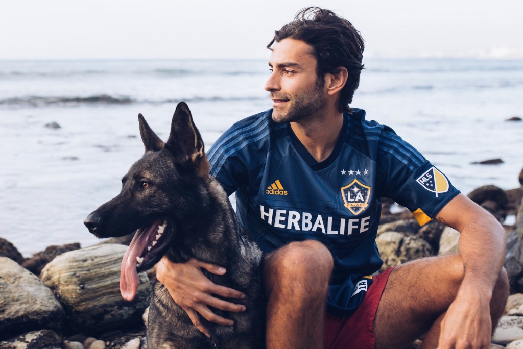 LA Galaxy officially unveil retro-inspired secondary jersey - LAG  Confidential