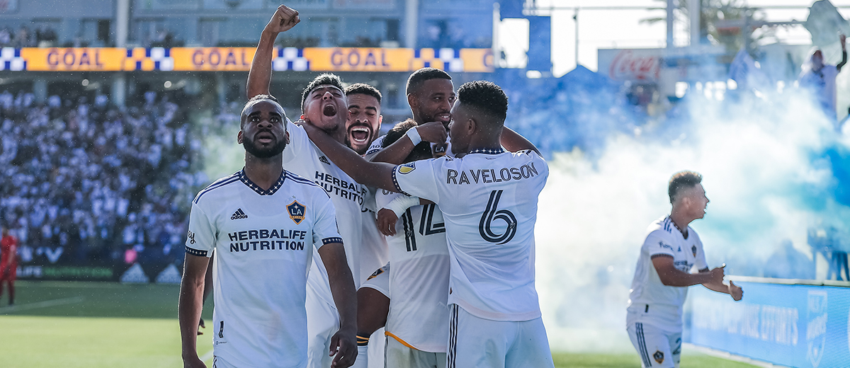 Chicharito says “LA Galaxy and Los Angeles are Gold, Blue, and White” with  El Trafico Victory over LAFC – Corner of the Galaxy